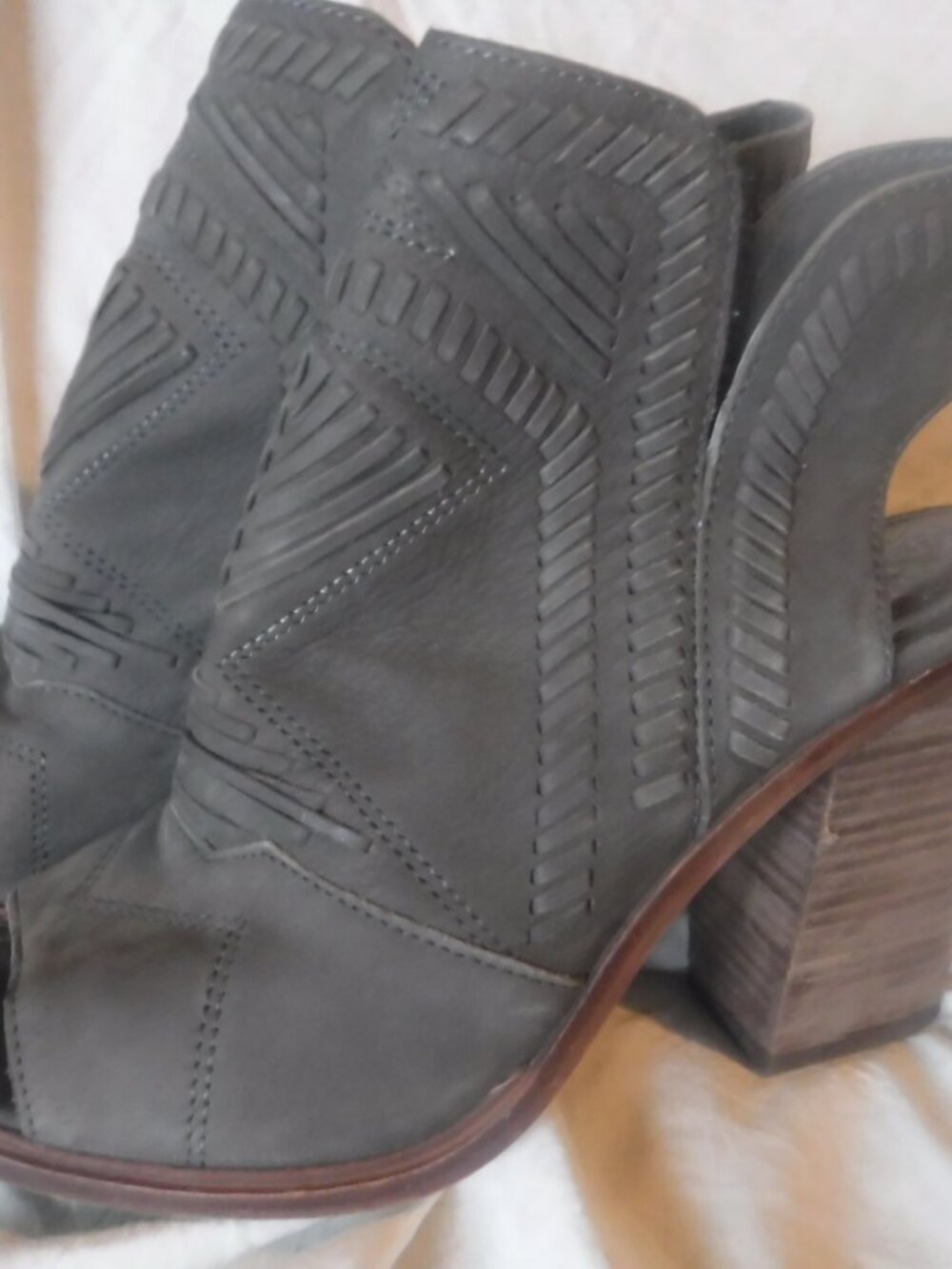 Vince Camuto Gray Leather High Heel Ankle Boots Womens Size 8 1/2 M